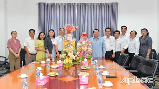 Pho_CTT_chuc_tet_2024.jpg